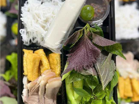 Hộp nhựa đen JB25: Chi tiết nhỏ tạo nên khác biệt lớn
