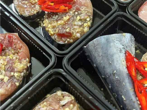 Ứng dụng của khay nhựa đen đựng thức ăn HS6