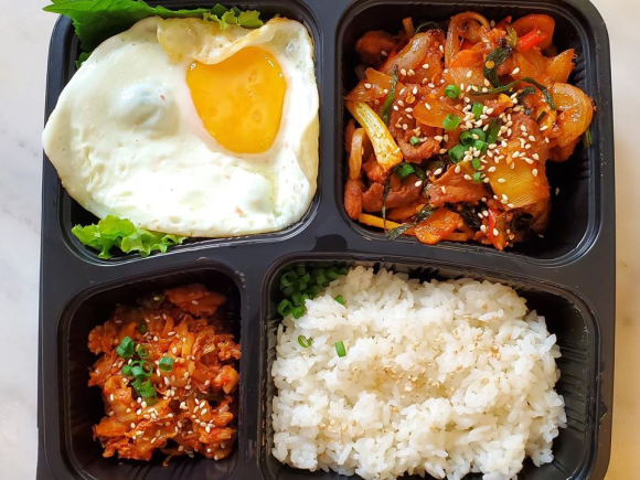 Hộp nhựa Đen 4 Ngăn Đựng Cơm Văn Phòng